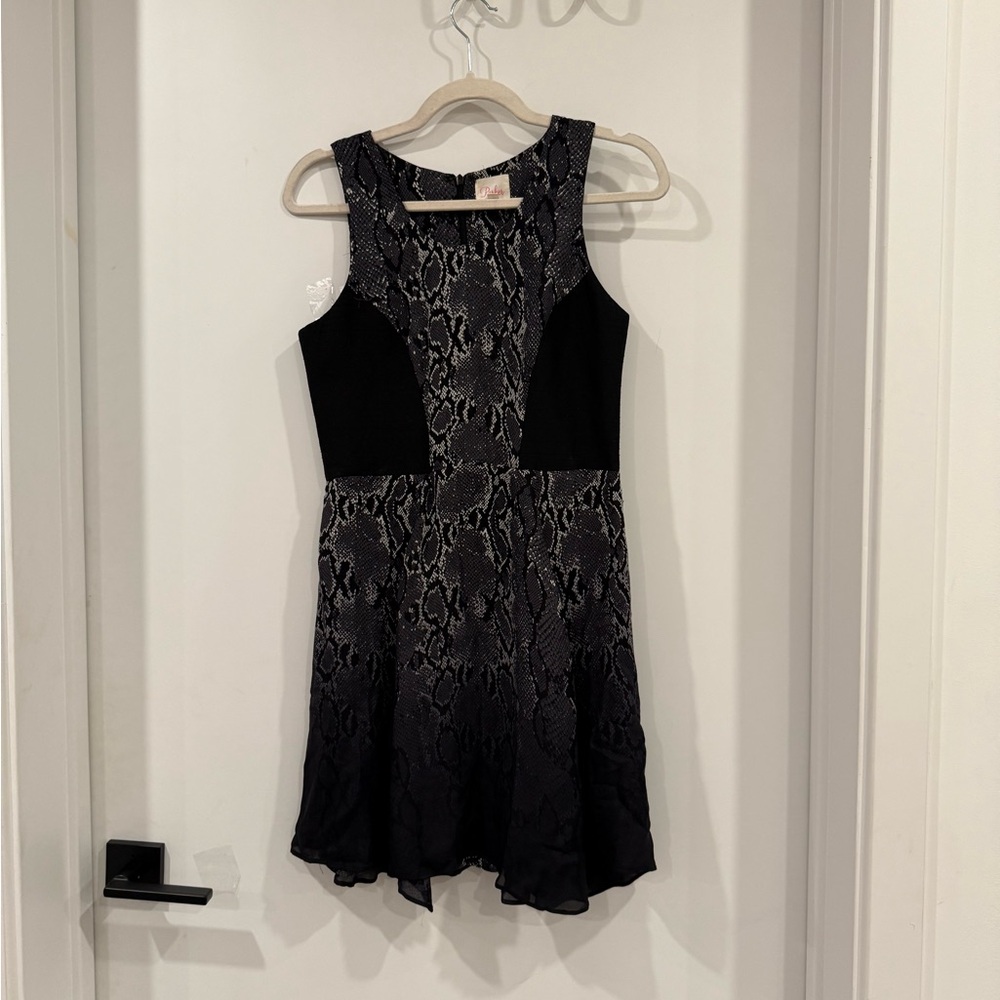 Black and Gray Sleeveless Dress